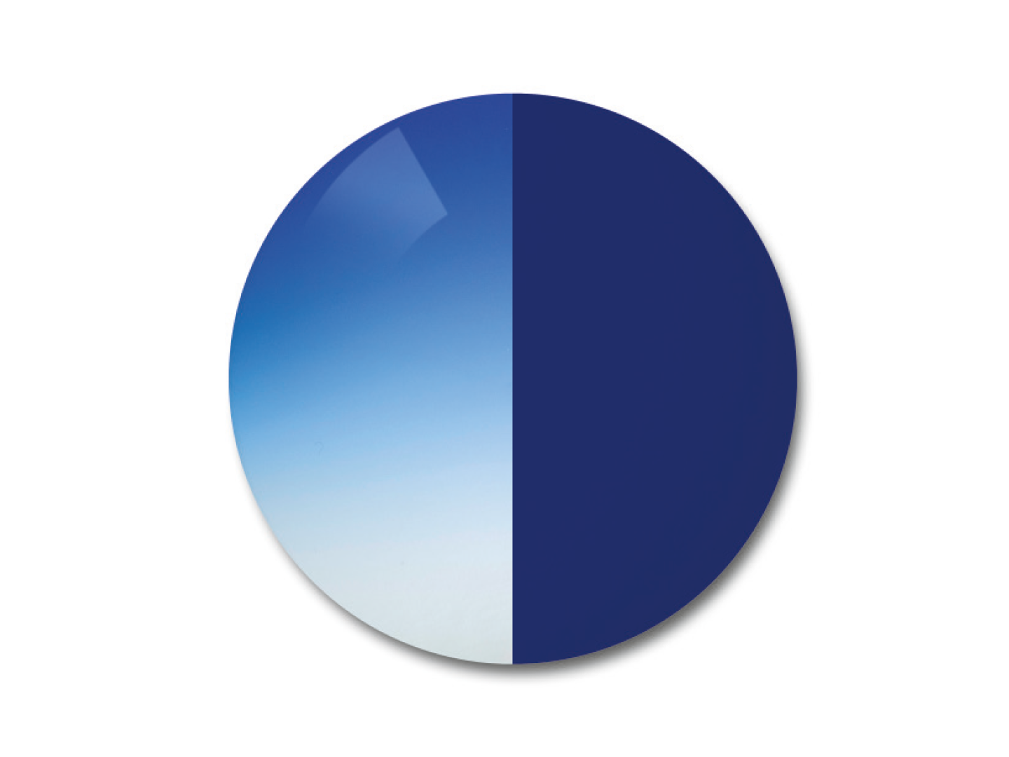 ZEISS AdaptiveSun -liukuväri sininen vaaleassa liukuvärisessä tilassaan ja voimakkaassa kokovärisessä tilassaan.