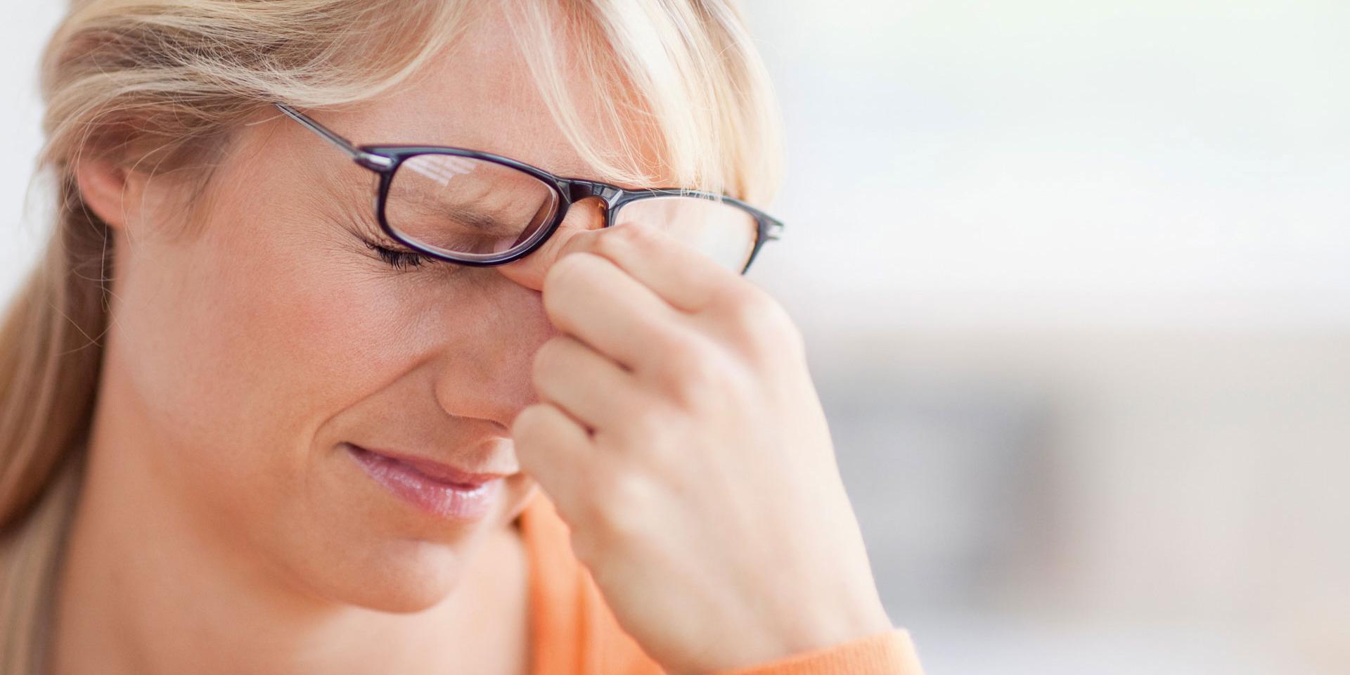 Voivatko vääränlaiset silmälasit tai huono valo vahingoittaa silmiä?