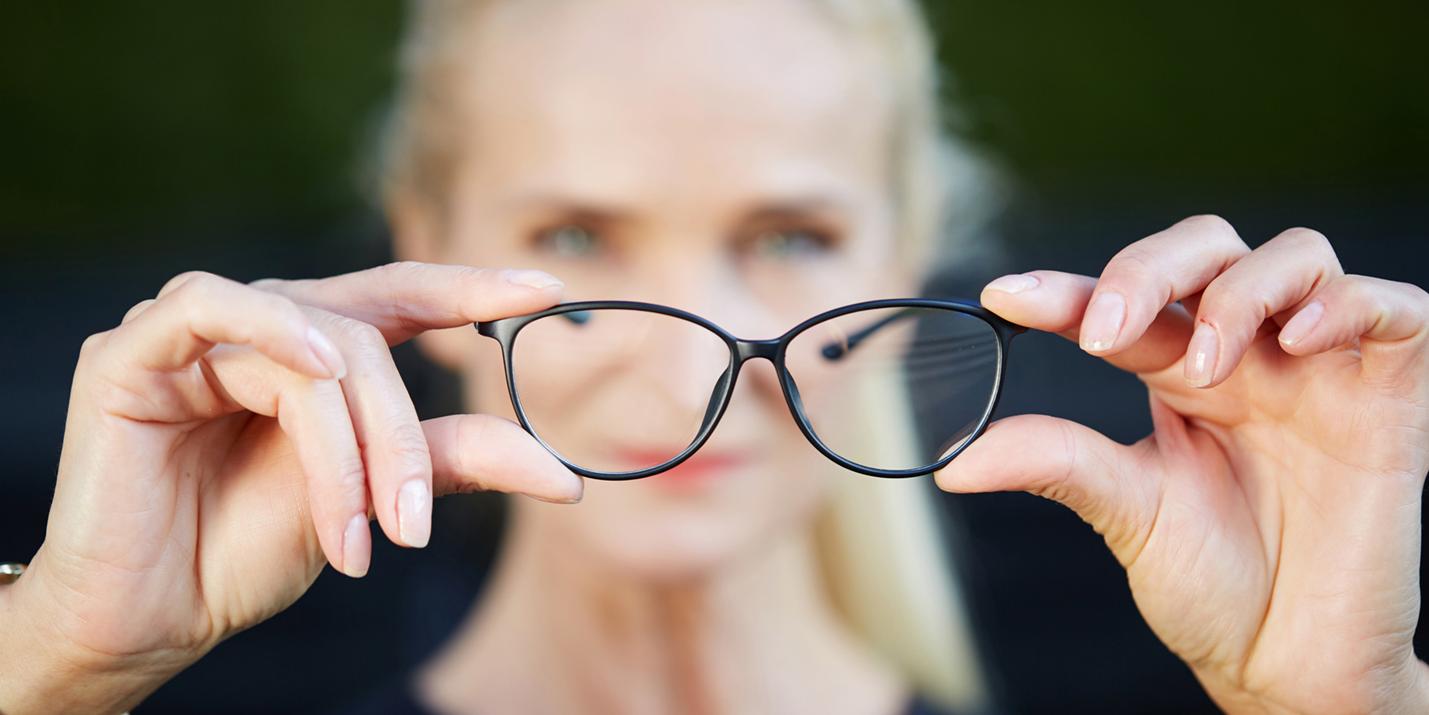 Liian vahvat, liian heikot tai huonosti sovitetut: mitä väärät silmälasilinssit voivat tehdä silmillesi?