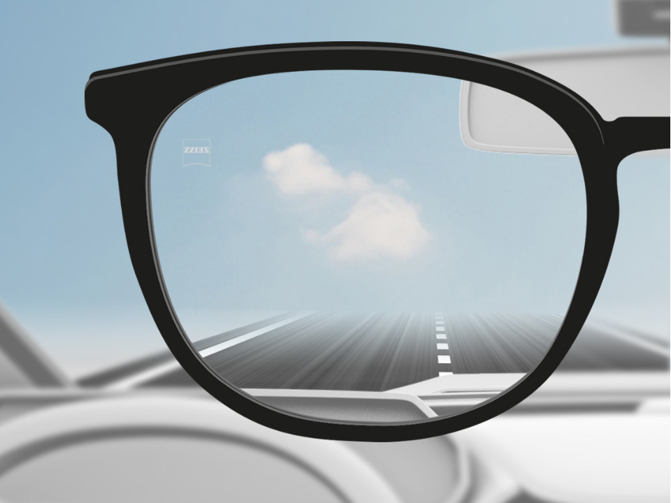 Kaaviomainen näkökulmapiirros DriveSafe-yksiteholinssien läpi tiehen, joka näkyy selkeästi. . 