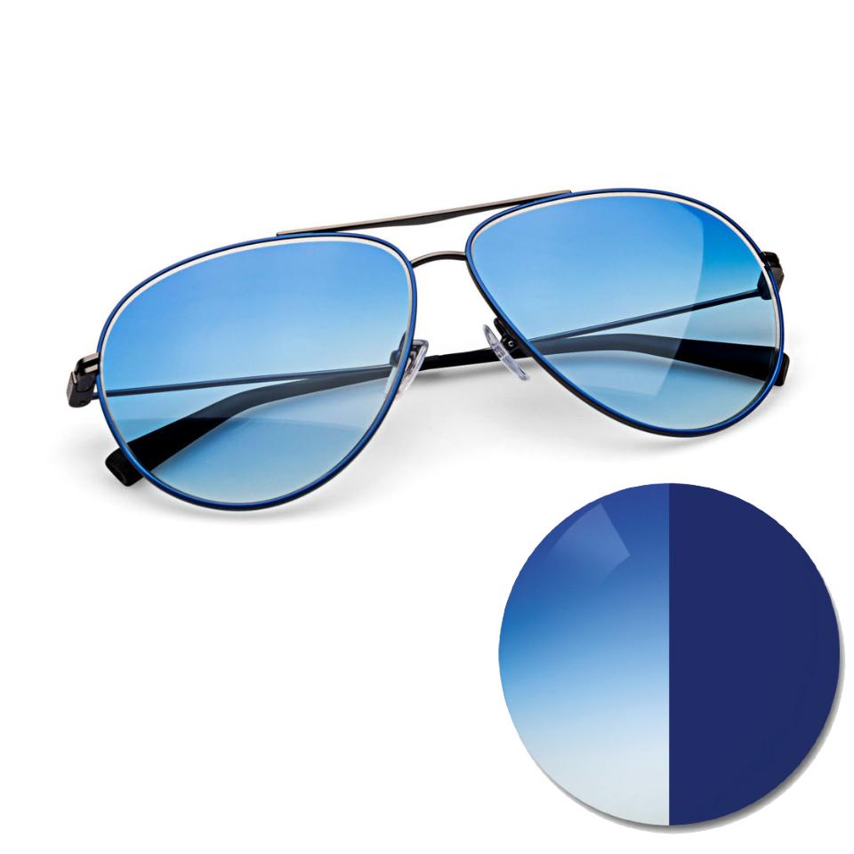 Lasit, joissa on ZEISS AdaptiveSun -linssit liukuvan sinisen värisinä sekä väripilkku, jossa näkyy vaalea ja tummunut värisävy.